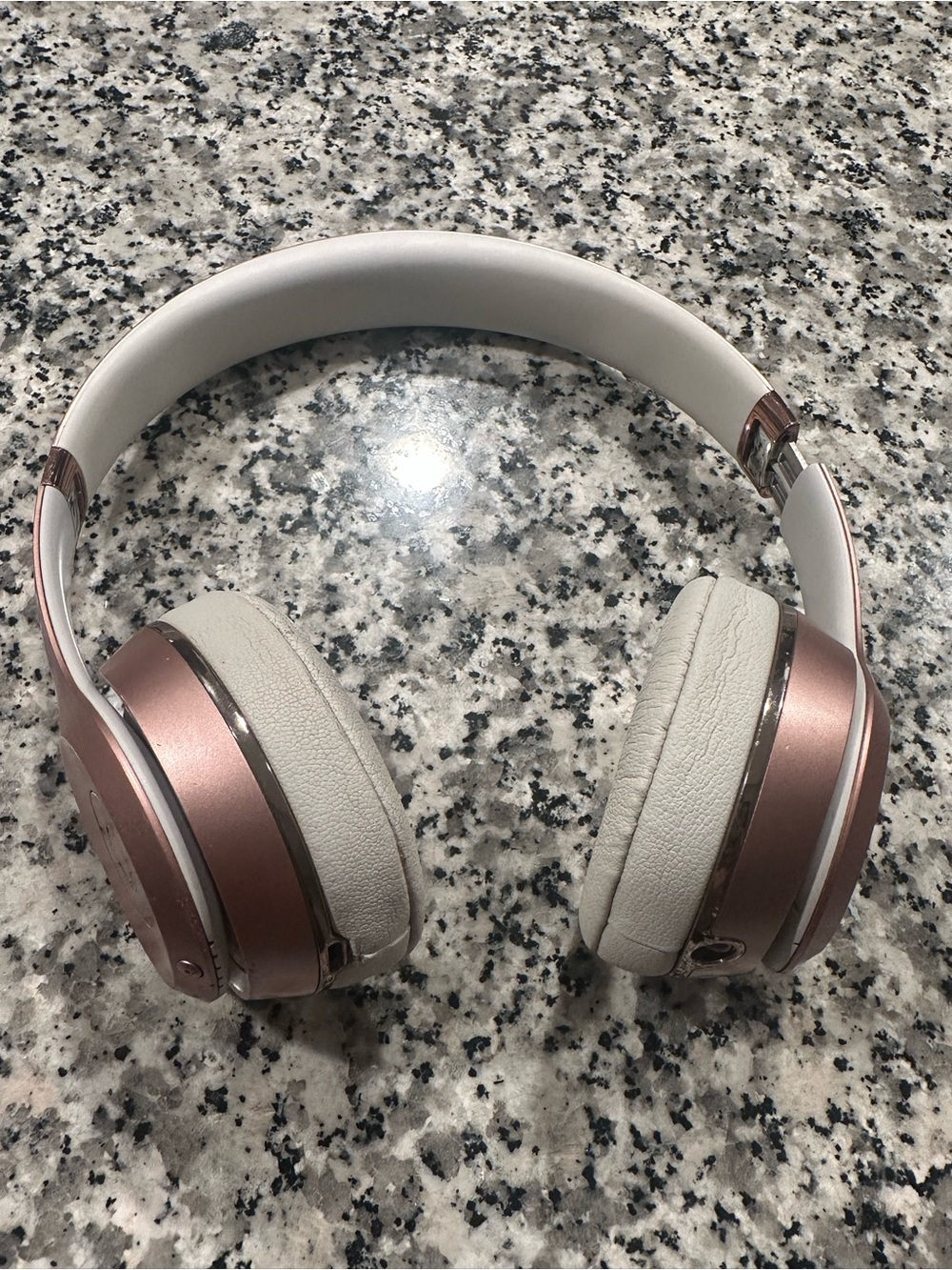 $58! ROSE GOLD BEATS SOLO HEADPHONES. USED! FREE SHIPPING. VERY OPEN TO OFFERS!!